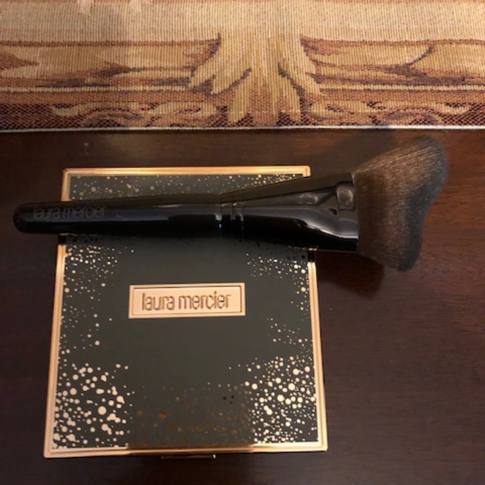Laura Mercier Magic hour Illuminator palette